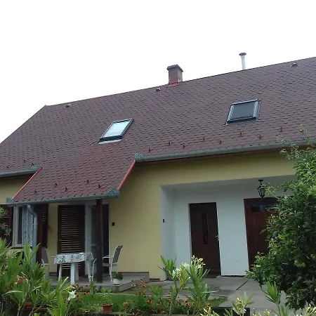 Leander Haz 21 * Keszthely